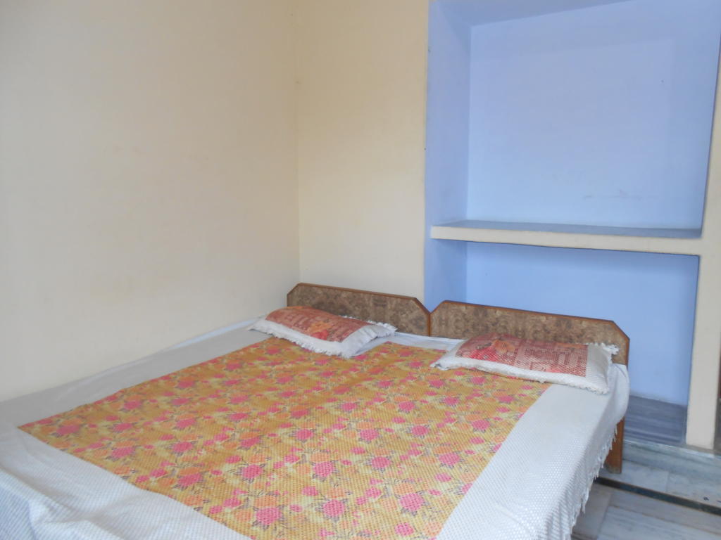 Maruti Guest House Varanasi Phòng bức ảnh