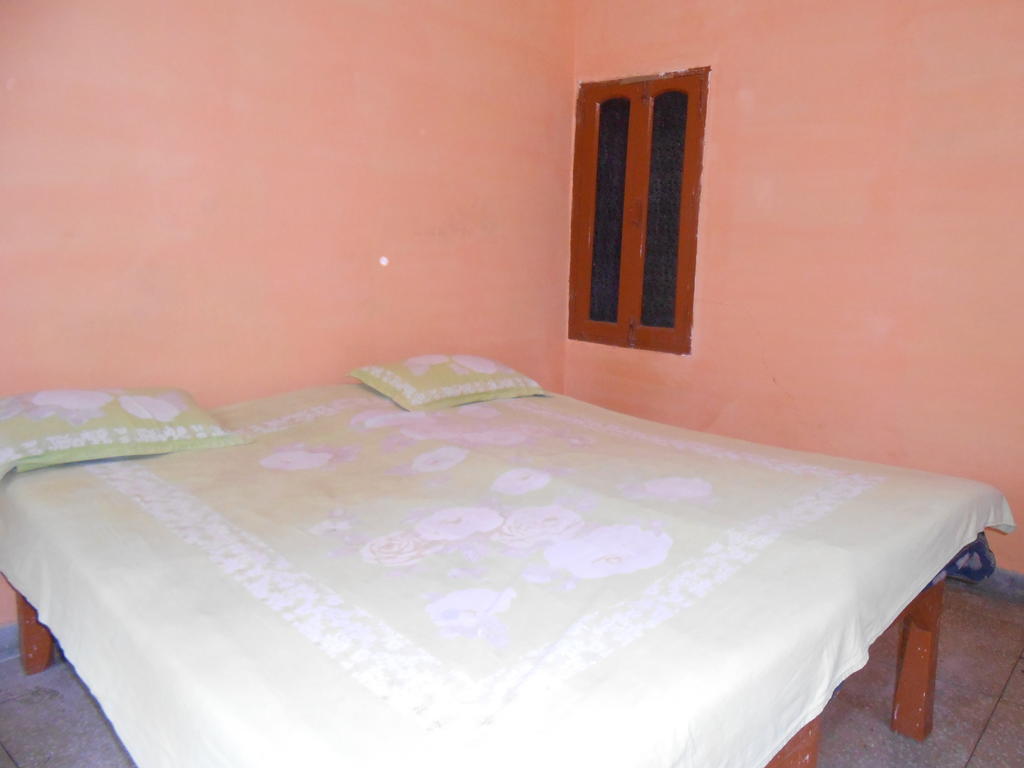 Maruti Guest House Varanasi Phòng bức ảnh