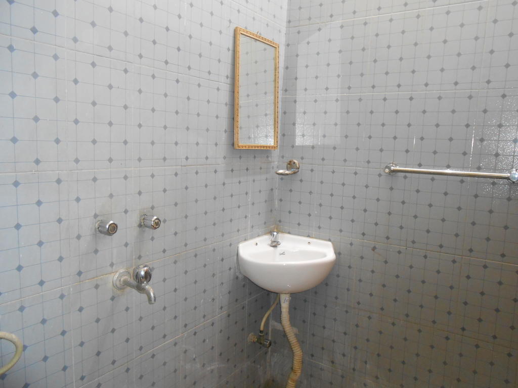 Maruti Guest House Varanasi Ngoại thất bức ảnh